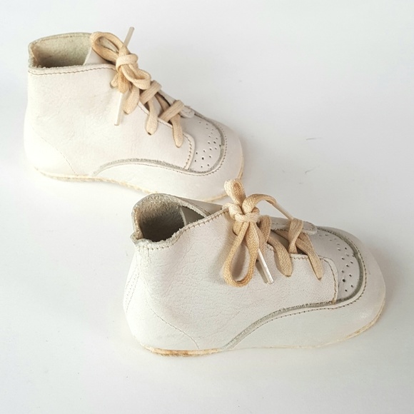 Baby Shoes 1950s Infant Size White Leather Mid Century Photo Prop - Picture 5 of 6